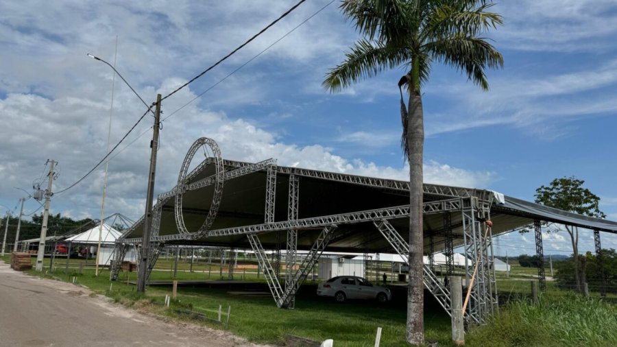 Governo de RO inicia montagem dos estandes para 12ª edição da Rondônia Rural Show Internacional em Ji-Paraná