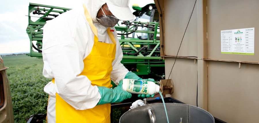 Aplicação dos defensivos agrícolas aliada  á saúde do trabalhador