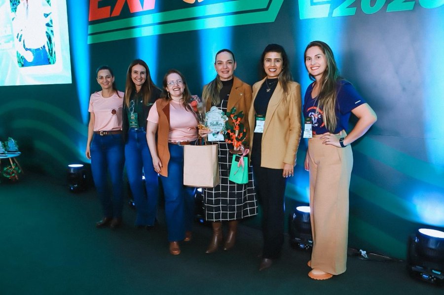 Antonielly Rottoli, uma das grandes lideranças do agro no Norte do Brasil, é homenageada com o Troféu Agro Mulher Brasil em Minas Gerais